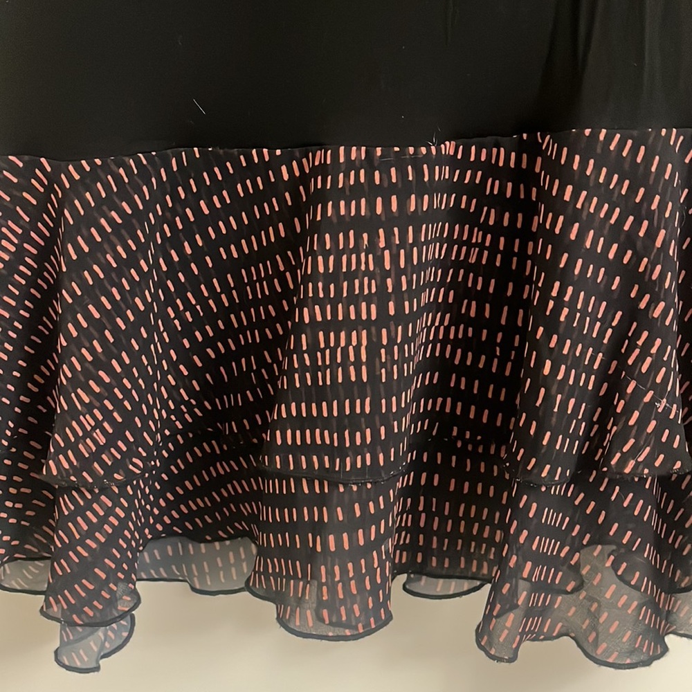 HM Ruffle Hem Tunic Top - Picture 2 of 3